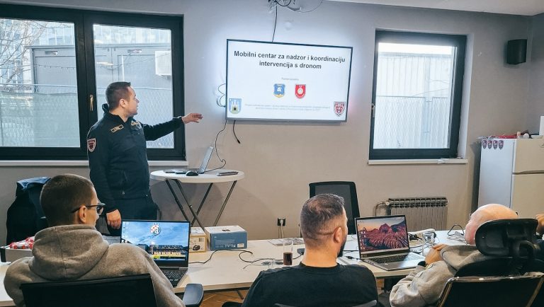 MOBILNI CENTAR S DRONOM